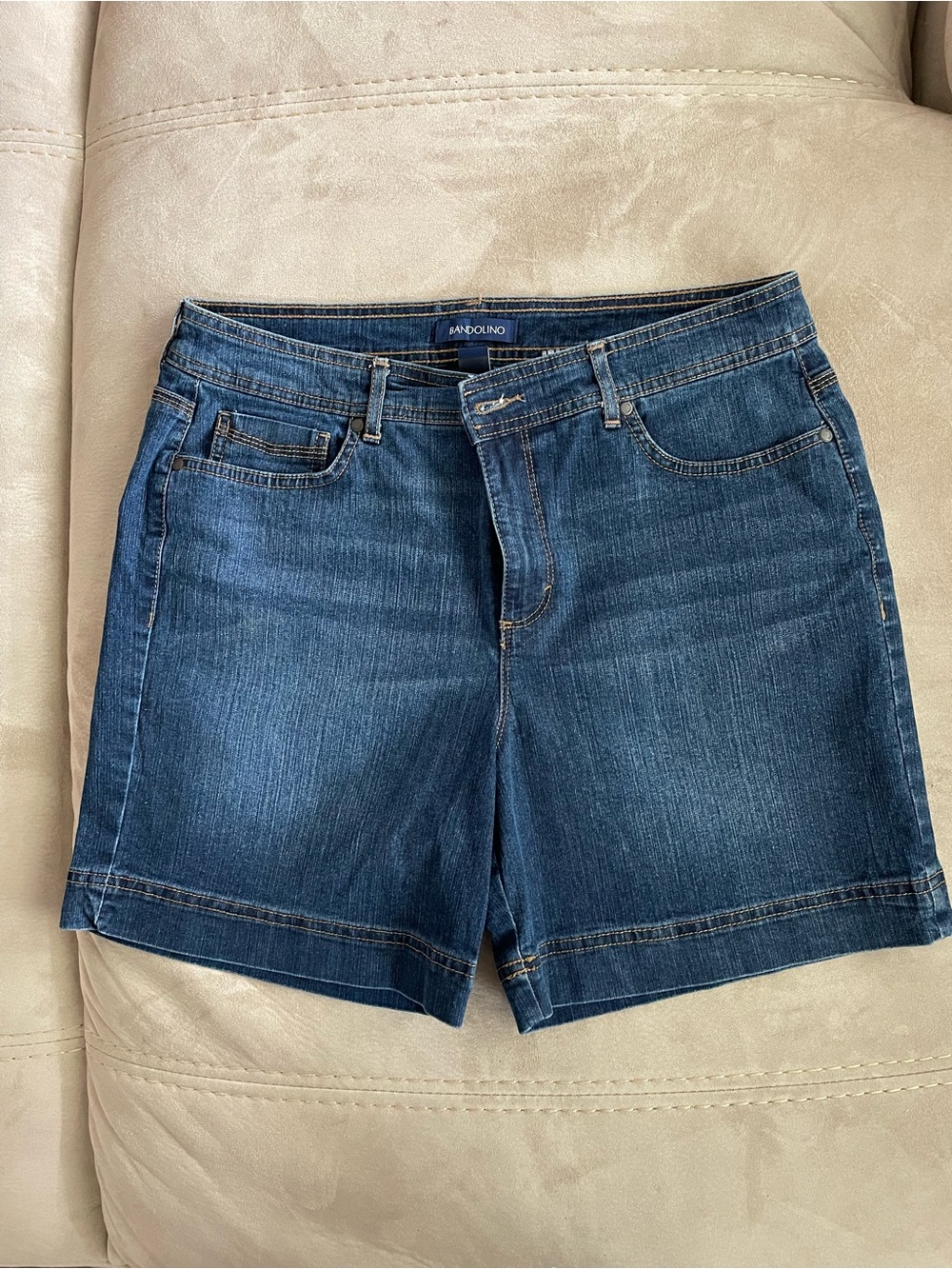 Bandolino Mid Blue Denim Shorts with Back Pockets - Picture 2 of 2